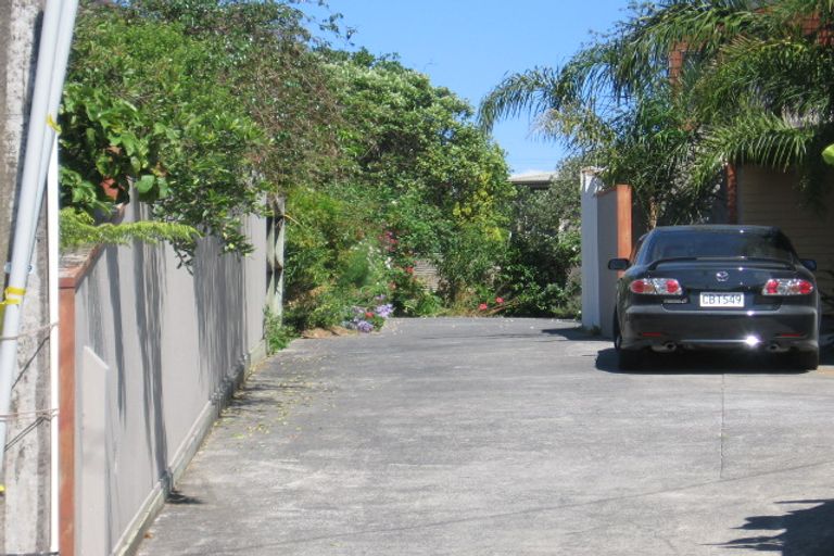 Photo of property in 2/33 Braemar Road, Rothesay Bay, Auckland, 0630