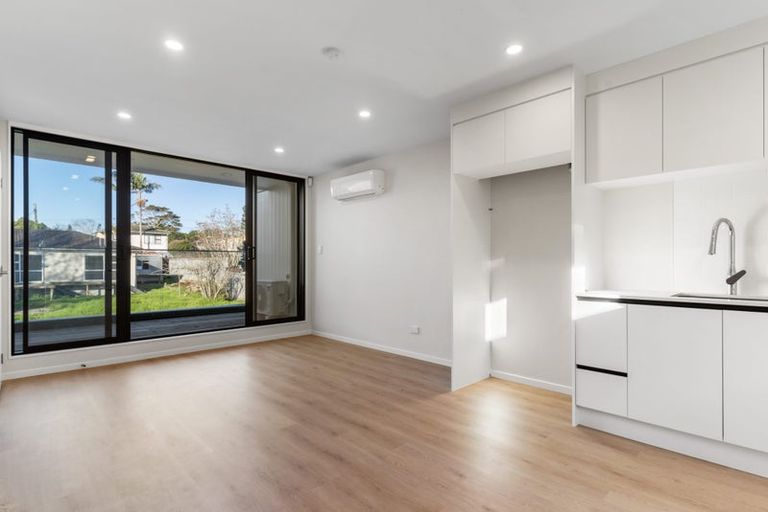 Photo of property in 6/10 Orchid Place, Te Atatu South, Auckland, 0610