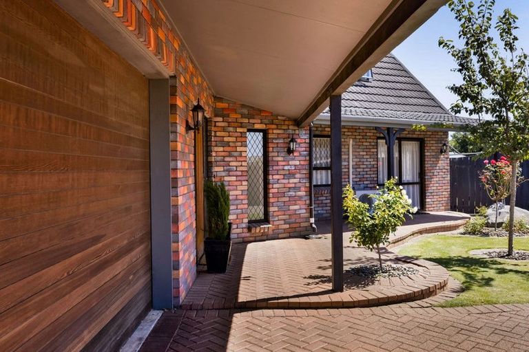 Photo of property in 9 County Drive, Hawera, 4610