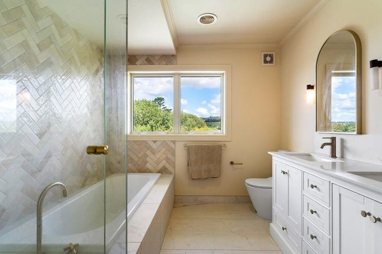 Photo of property in 170 Mullins Road, Ardmore, Papakura, 2582