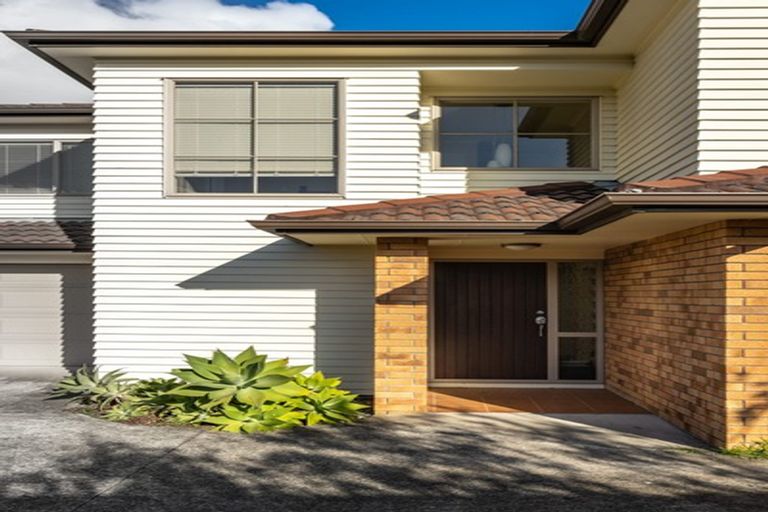 Photo of property in 3a Sorrel Crescent, Bucklands Beach, Auckland, 2012