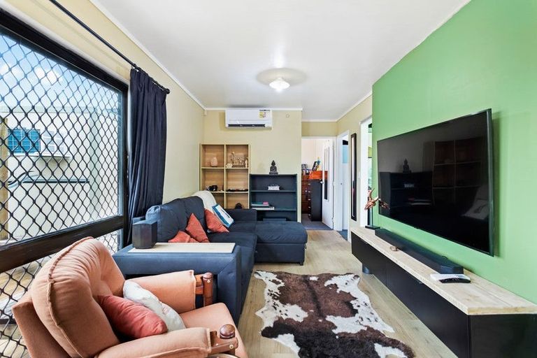 Photo of property in 2/35 Rollerson Street, Papakura, 2110