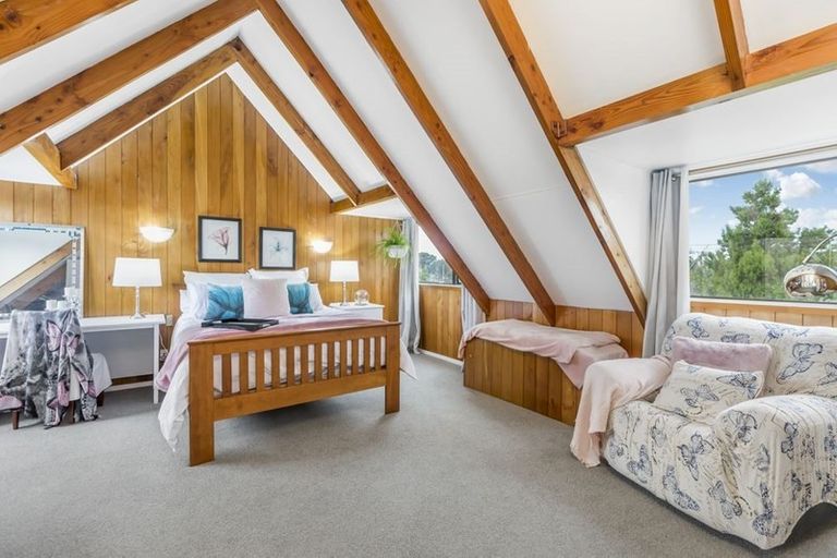 Photo of property in 1 Gails Drive, Okura, Auckland, 0792