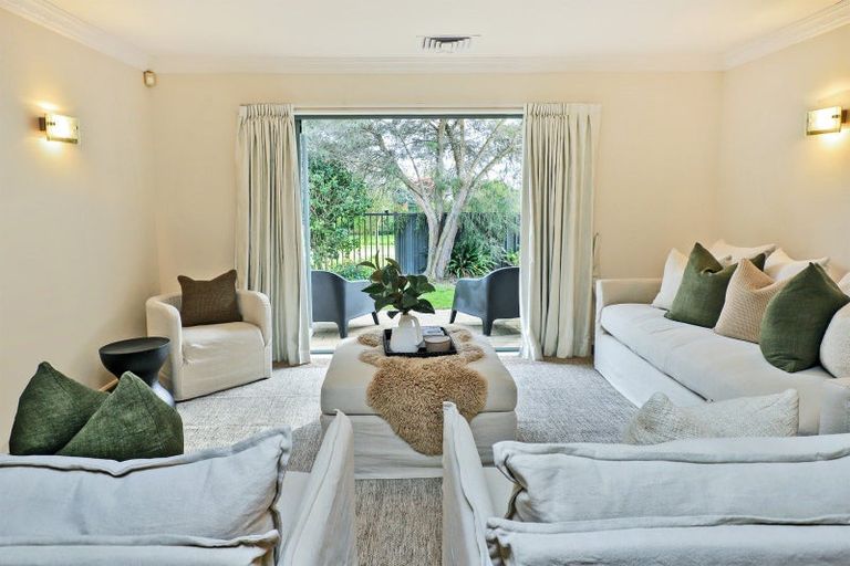 Photo of property in 28 Kensington Drive, Taradale, Napier, 4112