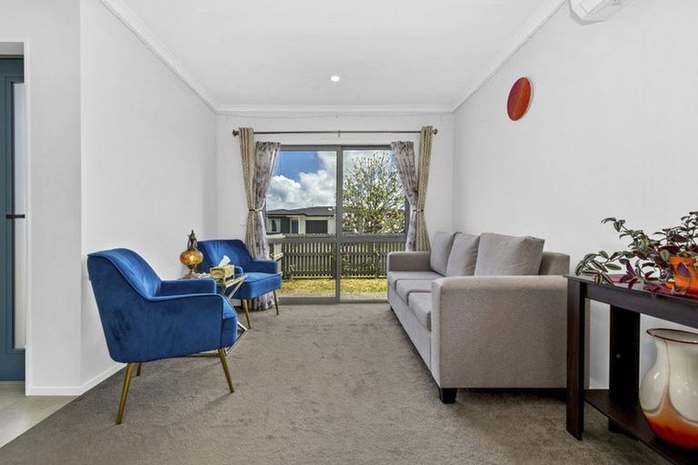 Photo of property in 13 Kapowai Boulevard, Takanini, 2112