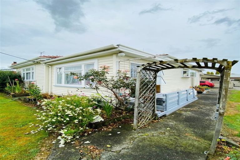 Photo of property in 85 Bartholomew Road, Levin, 5510