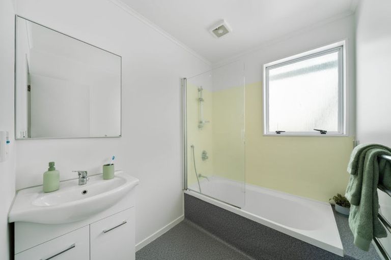 Photo of property in 4 Maraval Crescent, Grenada Village, Wellington, 6037