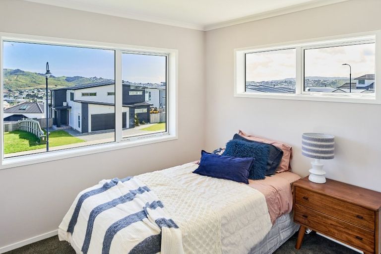 Photo of property in 113 Queen Charlotte Drive, Aotea, Porirua, 5024