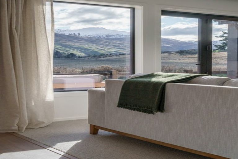 Photo of property in 1 Kamana Rise, Wanaka, 9382