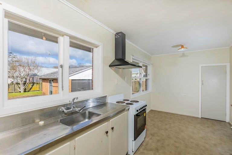 Photo of property in 24 Ocean View Road, Northcote, Auckland, 0627