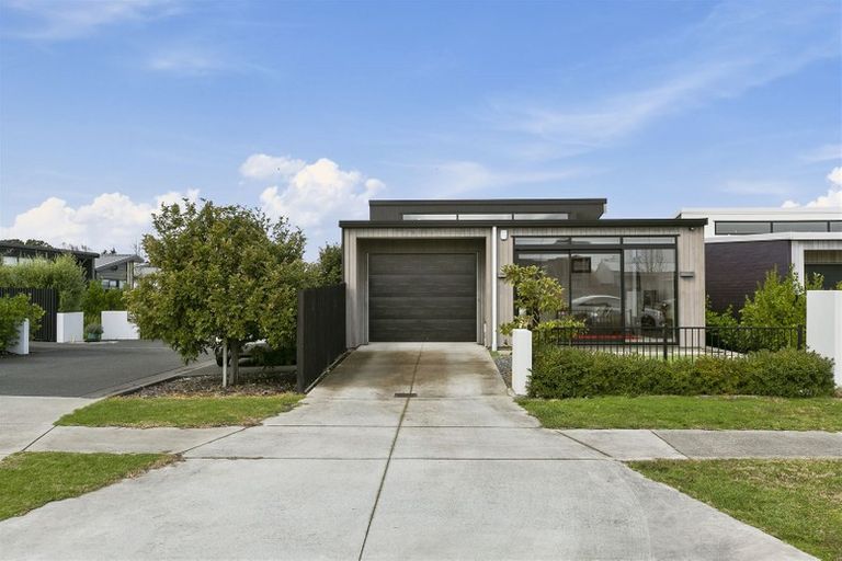 Photo of property in 12 Leadership Crescent, Papakura, 2110