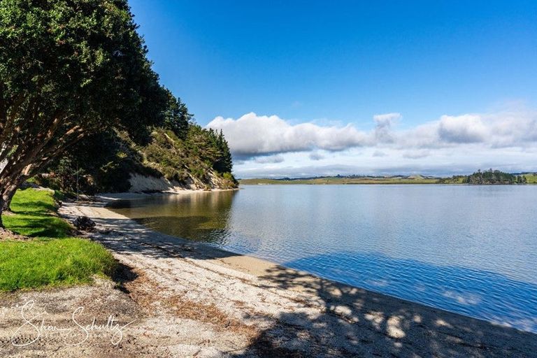 Photo of property in 6 The Strand, Whakapirau, Maungaturoto, 0583