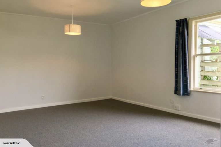 Photo of property in 1 Milne Terrace, Island Bay, Wellington, 6023