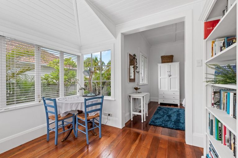 Photo of property in 56 Norwood Road, Bayswater, Auckland, 0622