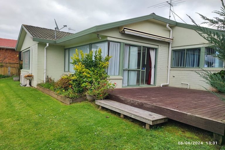 Photo of property in 2/28 Carnoustie Drive, Wattle Downs, Auckland, 2103