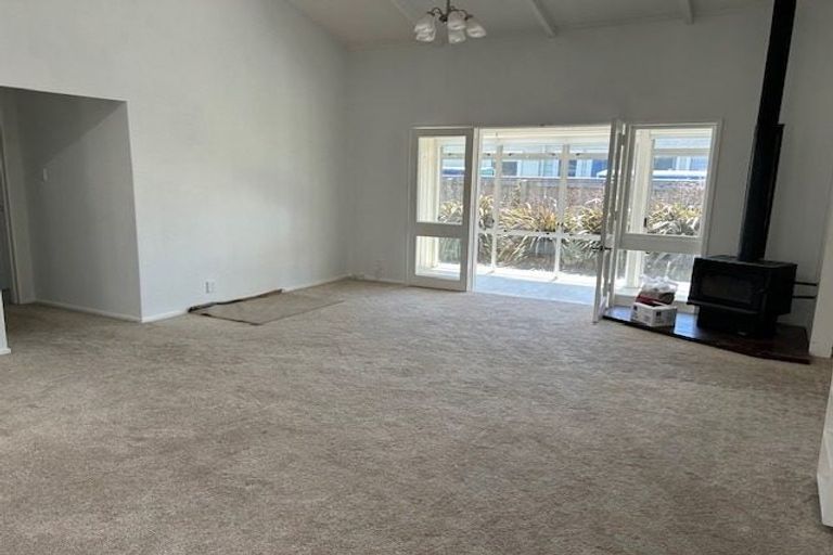 Photo of property in 11 Vaucluse Avenue, Paraparaumu Beach, Paraparaumu, 5032