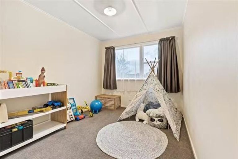 Photo of property in 24 Laura Street, Kelston, Auckland, 0602