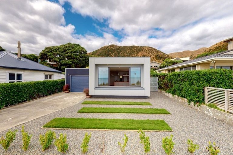 Photo of property in 4 The Parade, Paekakariki, 5034