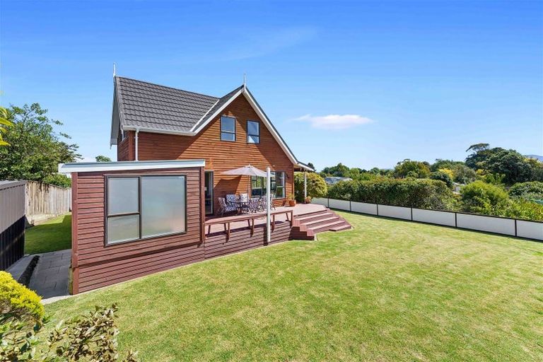 Photo of property in 77 Aorangi Road, Paraparaumu, 5032