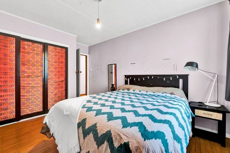 Photo of property in 34 Endeavour Street, Marfell, New Plymouth, 4310