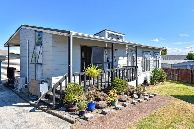 Photo of property in 5 Iris Place, Clendon Park, Auckland, 2103