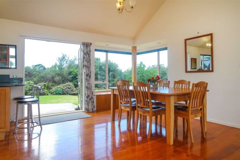 Photo of property in 47 Pinetone Road, Kumeu, 0892