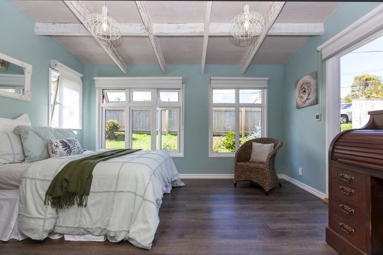 Photo of property in 16 Ruru Road, Otaihanga, Paraparaumu, 5036