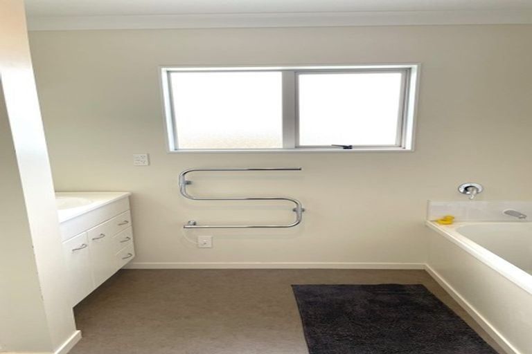 Photo of property in 5 Gifford Grove, Churton Park, Wellington, 6037