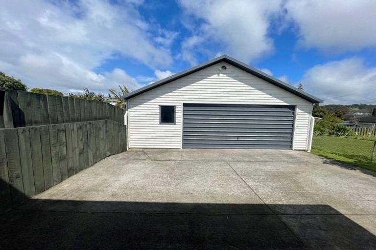 Photo of property in 60 St Leonards Road, Kelston, Auckland, 0602