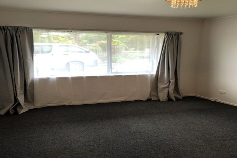 Photo of property in 2/35 Buscomb Avenue, Henderson, Auckland, 0610