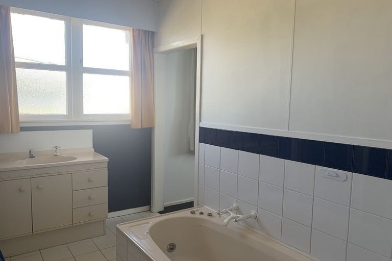 Photo of property in 14 Ruapehu Street, Castlecliff, Whanganui, 4501