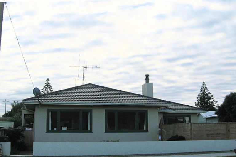 Photo of property in 39 Moana Street, Otaki Beach, Otaki, 5512