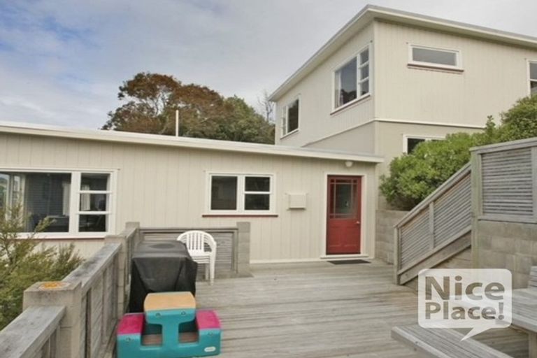 Photo of property in 64 Eden Street, Island Bay, Wellington, 6023
