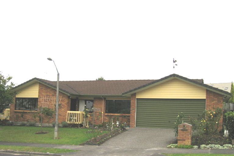 Photo of property in 1/28 Cherub Place, West Harbour, Auckland, 0618