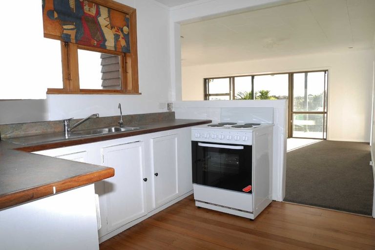 Photo of property in 122 Matai Road, Raumati South, Paraparaumu, 5032