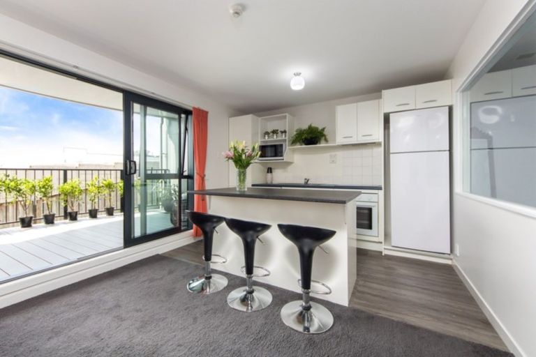 Photo of property in 1/241 Hinemoa Street, Birkenhead, Auckland, 0626