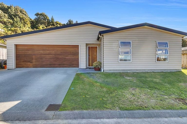 Photo of property in 10 Moonraker Place, Whitby, Porirua, 5024