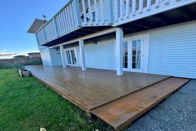 Photo of property in 103 Luckens Road, West Harbour, Auckland, 0618