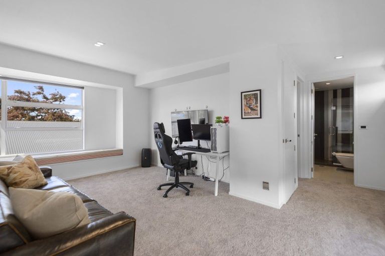 Photo of property in 53 Hawthorne Street, Strowan, Christchurch, 8052