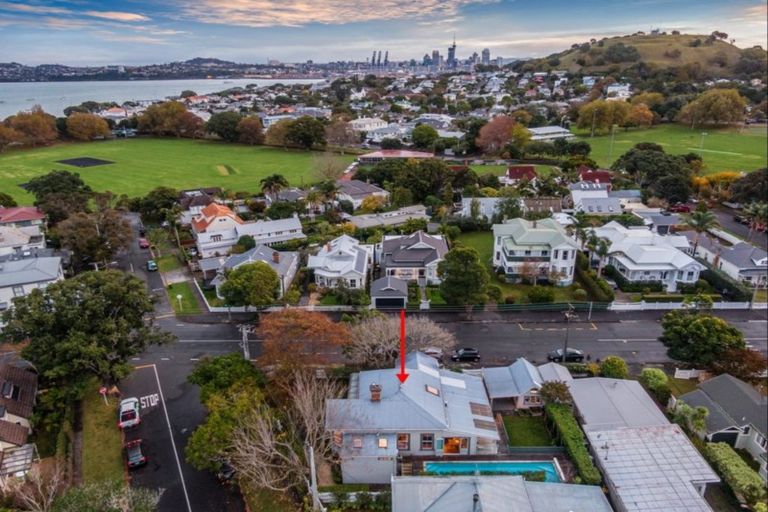 Photo of property in 8 Eton Avenue, Devonport, Auckland, 0624