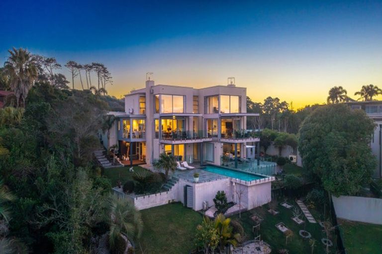 Photo of property in 28 Mansion Court, West Harbour, Auckland, 0618