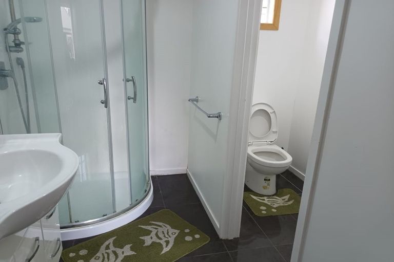 Photo of property in 82 Kelman Road, Kelston, Auckland, 0602