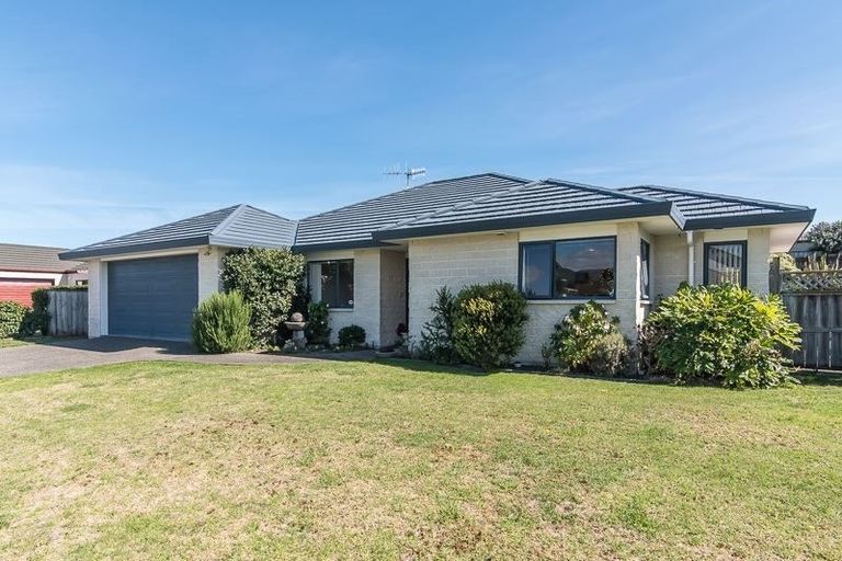 Photo of property in 12 San Priamo Place, Paraparaumu Beach, Paraparaumu, 5032
