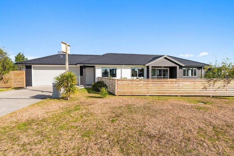 Photo of property in 10 Gallipoli Place, Paraparaumu, 5032