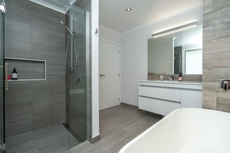 Photo of property in 42c Marshmeadow Road, Newstead, Hamilton, 3286