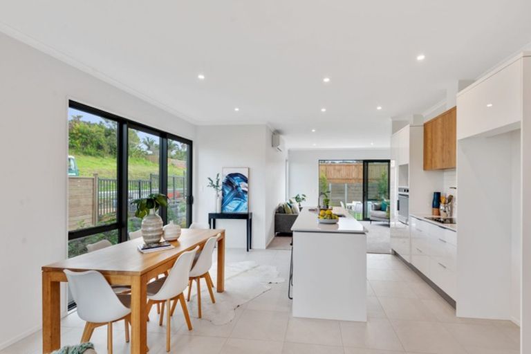 Photo of property in 12 Owen Chapman Drive, Red Beach, 0932