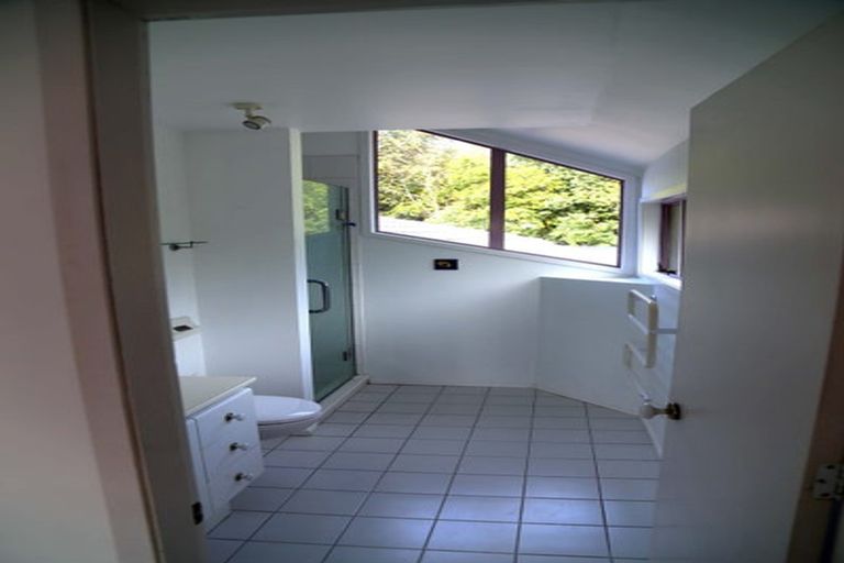 Photo of property in 2/18 The Esplanade, Castor Bay, Auckland, 0620