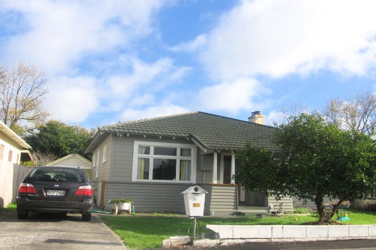 Photo of property in 20 Shamrock Street, Takaro, Palmerston North, 4412