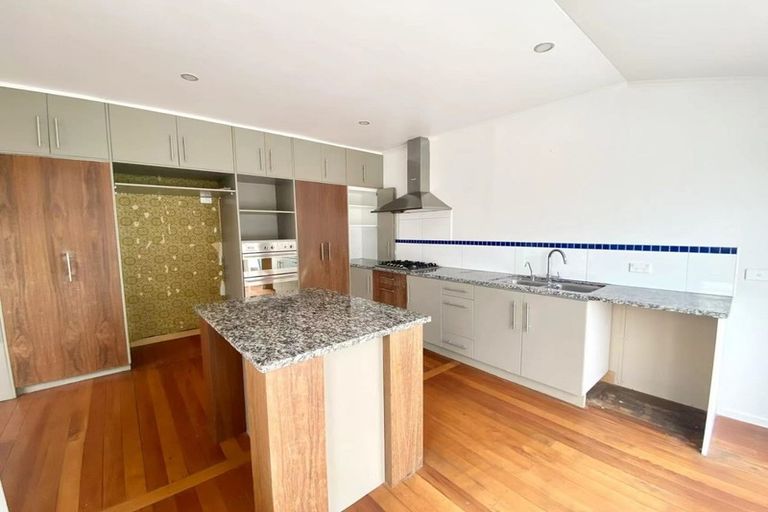 Photo of property in 7 Seaside Avenue, Waterview, Auckland, 1026