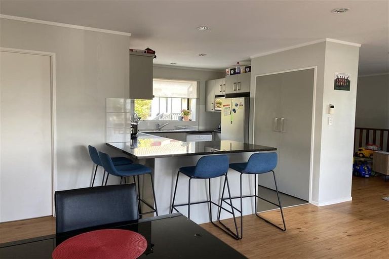 Photo of property in 22 Gosford Drive, Botany Downs, Auckland, 2010